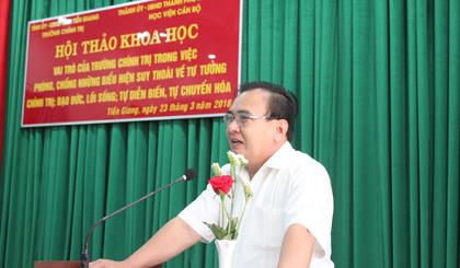 Đồng chí Võ Văn Bình phát biểu tại Hội thảo