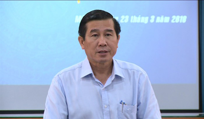 Deputy Secretary of the Provincial Party Committee, Chairman of the provincial People's Committee  Le Van Huong speaks at the working session. Photo: thtg.vn