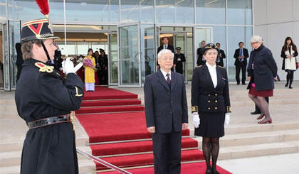 Lễ đón Tổng Bí thư Nguyễn Phú Trọng tại sân bay Quân sự Orly ở Thủ đô Paris. Ảnh : Trí Dũng/TTXVN