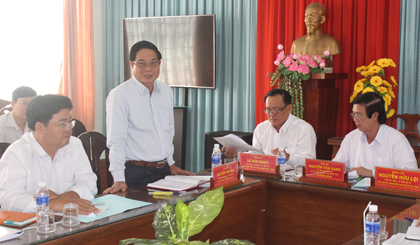 Trưởng Ban Tổ chức Tỉnh ủy Nguyễn Văn Nhã phát biểu ý kiến tại buổi làm việc.