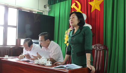 Đồng chí Nguyễn Thị Hồng Tuyến, Bí thư huyện ủy Cai Lậy phát biểu