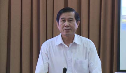  Mr. Le Van Huong - Chairman of Provincial People's Committee speak at the meeting. Picture: Le Long