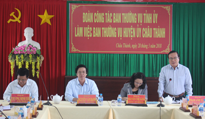  Phó Chủ tịch UBND tỉnh Phạm Anh Tuấn phát biểu ý kiến.