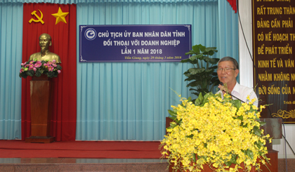 Giám đốc HTX Giao thông - Vận tải Gò Công Tây Trương Văn Vui nêu kiến nghị tại hội nghị.
