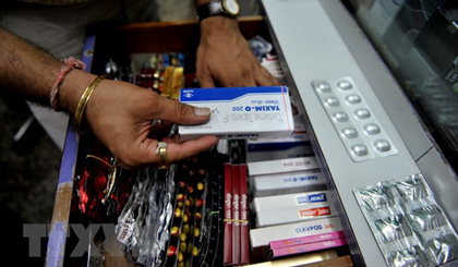Thuốc kháng sinh được bày bán tại một hiệu thuốc ở Mumbai, Ấn Độ. (Nguồn: AFP/TTXVN)