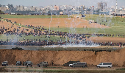 Xung đột giữa binh sỹ Israel và người biểu tình Palestine tại Dải Gaza ngày 30-3. Nguồn: THX/TTXVN