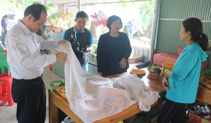 Kiểm tra an toàn vệ sinh thực phẩm tại Căn tin Trường THPT Lê Văn Phẩm.