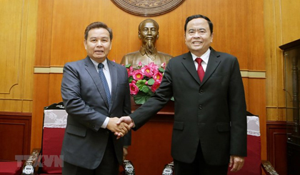 President of the Vietnam Fatherland Front (VFF) Central Committee Tran Thanh Man (R) and President of the Lao Front for National Construction Central Committee Xaysomphone Phomvihane (Photo: VNA)