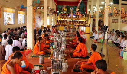 Chol Chnam Thmay, which falls on April 14-16, is one of the most important festivals for Khmer people. (Photo: VNA)