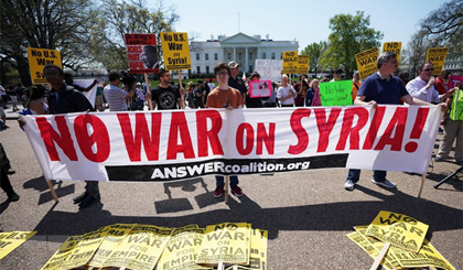 Biểu tình tại Washington, DC, phản đối cuộc tấn công nhắm vào Syria. Nguồn: AFP/TTXVN