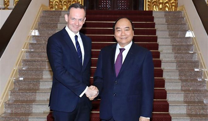 Prime Minister Nguyen Xuan Phuc (R) and Rheinland-Pflaz Deputy Minister-President Volker Wissing (Source: VNA)  