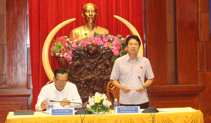 Phó Chủ nhiệm Ủy ban Tài chính - Ngân sách Quốc hội Đinh Văn Nhã kết luận một số vấn đề tại buổi làm việc.
