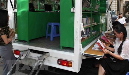A bookmobile (Source: VNA)