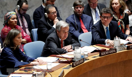 Tổng Thư ký Liên hợp quốc Antonio Guterres (giữa) trong một cuộc họp của Hội đồng Bảo an LHQ. Nguồn: THX/TTXVN