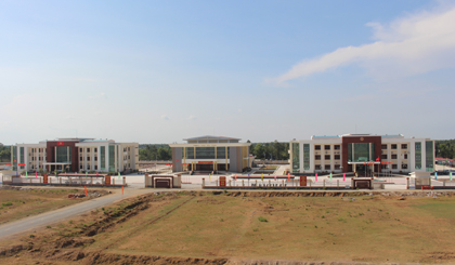 Trung tâm hành chính huyện được đầu tư xây mới  là một trong những điểm nhấn trong 10 năm hình thành  và phát triển huyện Tân Phú Đông.