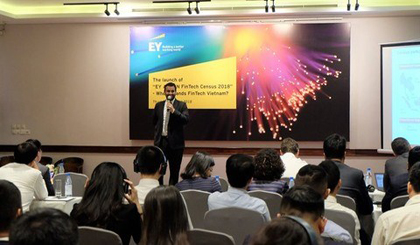  Varun Mittal, Ernst & Young ASEAN fintech leader, speaks at the meeting. (Photo: VNA)