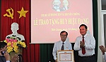 Phó giám đốc Sở TT-TT Tiền Giang nhận Huy hiệu 30 năm tuổi Đảng