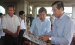 Chairman of the PPC Le Van Huong checks the construction progress of the works