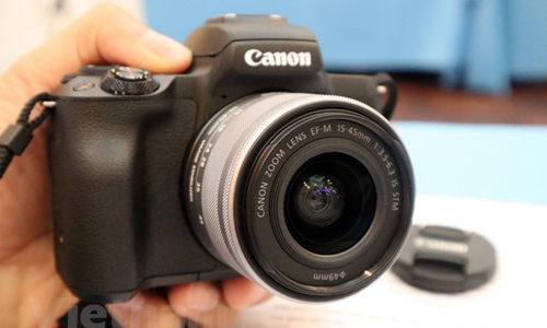 EOS M50 là máy ảnh đầu tiên có chức năng quay phim 4K của canon. (Ảnh: T.H/Vietnam+)