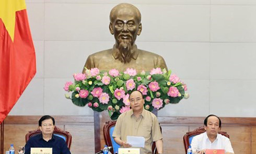 PM Nguyen Xuan Phuc speaks at the working session (Source: VNA)
