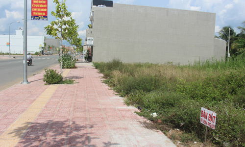 Một lô đất được rao bán trên đường Nguyễn Công Bình.