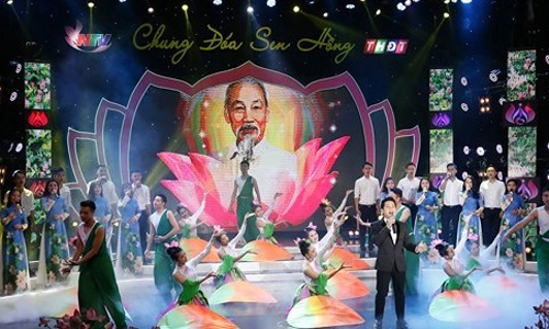 A performance at an arts programme held in Nghe An province on May 13 to celebrate the 128th birth anniversary of President Ho Chi Minh (Photo: baonghean.vn)