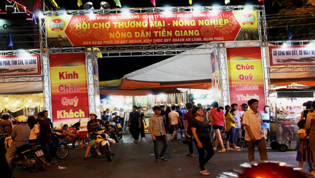 Hội chợ thu hút nhiều lượt khách nhất vào buổi tối
