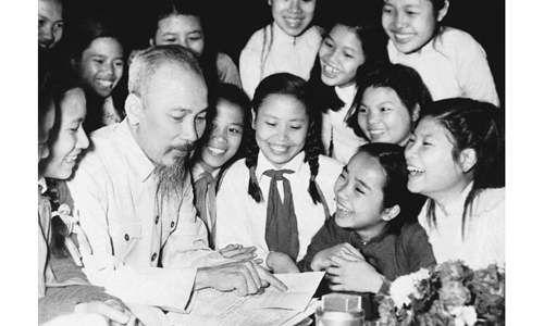 ABO/NDO – Today, the whole Party, people, army and Vietnamese expatriates abroad are celebrating the 128th birth anniversary of late President Ho Chi Minh (May 19, 1890 - 2018), with the noblest spiritual love and unlimited gratitude to the genius leader, the great teacher of the Vietnamese revolution, the national liberation hero and global cultural celebrity, who sacrificed his life for the struggle for national liberation and for peace and happiness of the Vietnamese people.