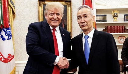Tổng thống Mỹ Trump gặp Phó thủ tướng Trung Quốc Lưu Hạc tại Washington ngày 17-5. Ảnh: Twitter