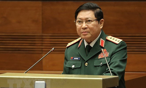 Minister of National Defence Ngo Xuan Lich presents the draft law on Vietnamese coast guard force on May 22 (Photo: VNA)