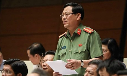  A deputy of Nghe An province speaks at the fifth session of the 14th NA on May 24.