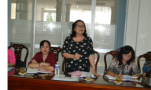 Thành viên Đoàn giám sát phát biểu tại buổi làm việc với UBND huyện Tân Phước