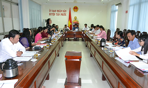Toàn cảnh Đoàn giám sát làm việc với UBND huyện Tân Phước