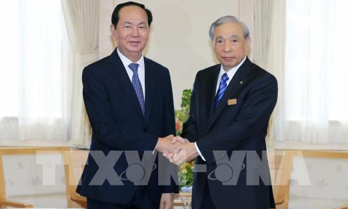 President Tran Dai Quang (left) and Gunma prefecture’s Governor Masaaki Osawa. (Source: VNA)