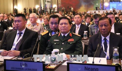 Đại tướng, Bộ trưởng Bộ Quốc phòng Ngô Xuân Lịch tham dự phiên toàn thể thứ nhất Đối thoại Shangri-La lần thứ 17. Ảnh: Việt Dũng/TTXVN