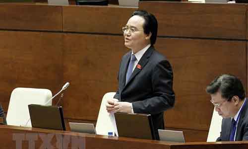 Minister of Education and Training Phung Xuan Nha answers lawmakers' questions on June 6 (Photo: VNA)