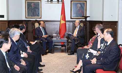 Overview of the meeting between Prime Minister Nguyen Xuan Phuc and Angel Gurria, Secretary-General of the Organisation for Economic Cooperation and Development (Photo: VNA)