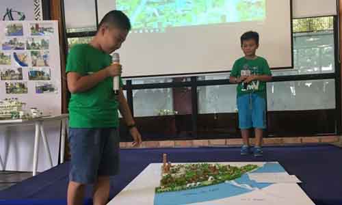Children talk about their ideas for a smarter and more child-friendly city (Photo: VNA)