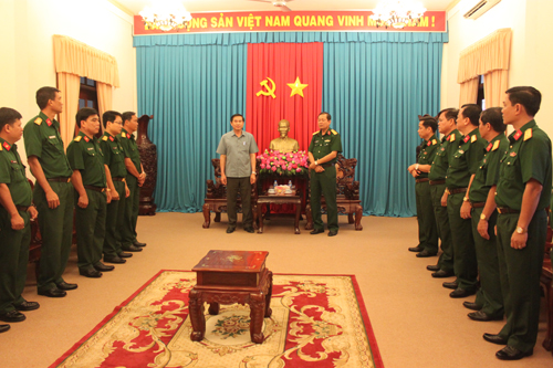 Chủ tịch UBND tỉnh thăm cán bộ, chiến sĩ Bộ Chỉ huy Quân sự tỉnh