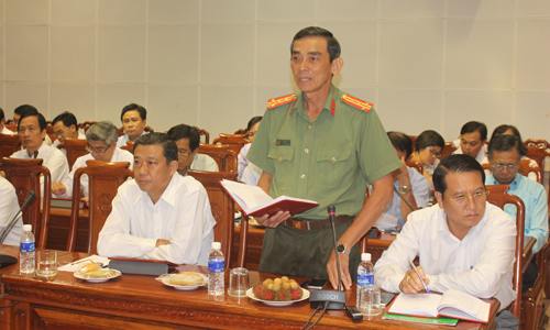Đại tá Nguyễn Hữu Trí, Giám đốc Công an tỉnh phát biểu tại buổi làm việc.