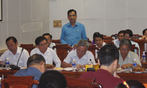 Chủ tịch Liên đoàn Lao động Trương Văn Hiền phát biểu tại buổi làm việc.