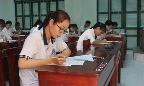 Students work the first exam paper. Photo: DO PHI