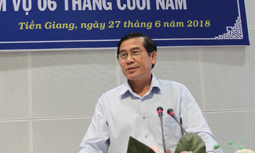 Đồng chí Lê Văn Hưởng phát biểu tại Hội nghị sơ kết BHYT
