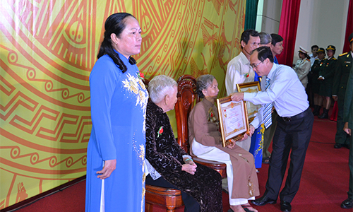 Ủy viên Ban Thường vụ Tỉnh ủy, Phó Chủ tịch HĐND tỉnh Nguyễn Thị Sáng