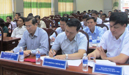 Chủ tịch UBND tỉnh Lê Văn Hưởng cùng lãnh đạo các bộ, ngành trung ương giải quyết và kết luận vụ khiếu kiện đông người ở Khu công nghiệp Long Giang, huyện Tân Phước.