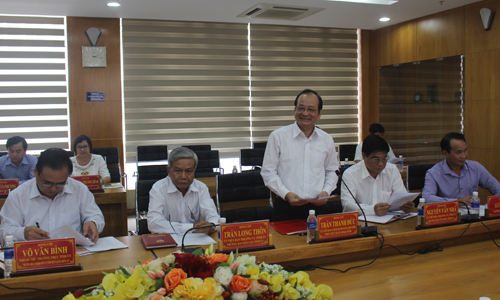Phó Chủ tịch UBND tỉnh Trần Thanh Đức báo cáo kết quả hoạt động đối ngoại.