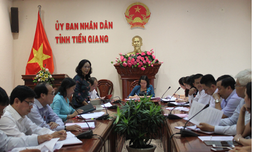 Phó chủ tịch HĐND tỉnh Nguyễn Thị Sáng phát biểu tại phiên thảo luận tổ