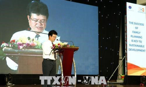  Deputy Minister of Health Pham Le Tuan delivered the remarks at the meeting to celebrate World Population Day 2018 in Vietnam.(Photo: VNA)