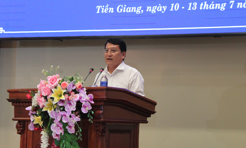 Giám đốc Sở TN&MT Phạm Văn Trọng trả lời chất vấn tại hội trường