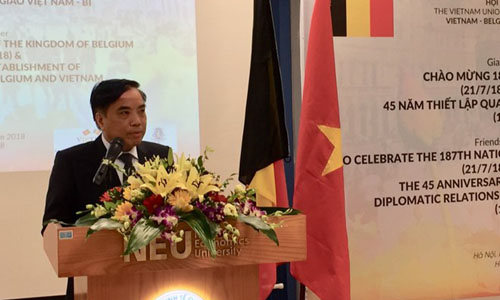 Chairman of the Vietnam-Belgium Friendship Association Pham Manh Hung speaks at the exchange in Hanoi on July 20 (Photo: baoquocte.vn)